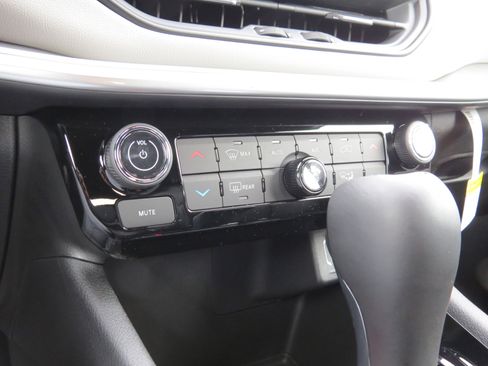 New 2026 Jeep Compass Limited image 27