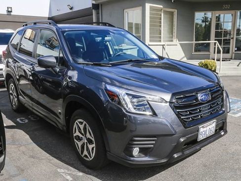 Used 2023 Subaru Forester Premium image 2