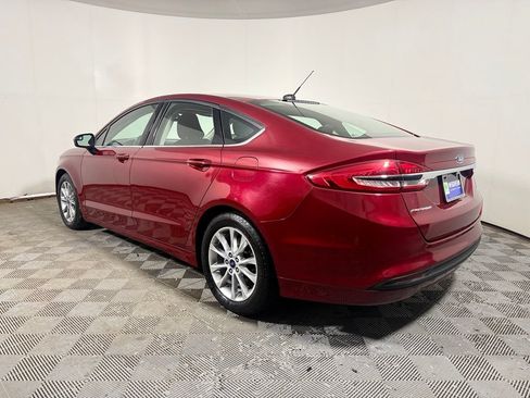 Used 2017 Ford Fusion SE FWD image 4