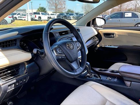 Used 2017 Toyota Avalon Limited image 16