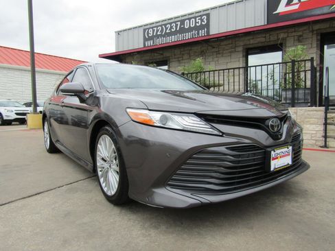 Used 2018 Toyota Camry XLE w/ Audio Package FWD image 6