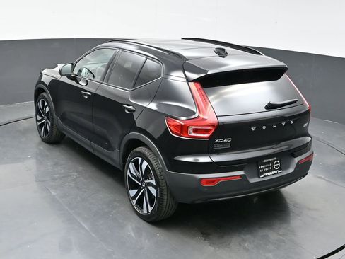 Used 2025 Volvo XC40 B5 Plus image 27