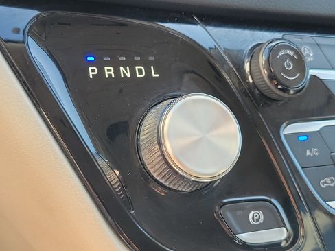 Used 2023 Chrysler Pacifica Touring-L image 30