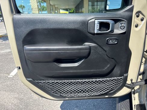 Used 2020 Jeep Gladiator Mojave w/ Dual Top Group AWD/4WD image 14