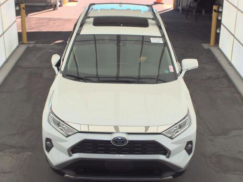 Used 2021 Toyota RAV4 XLE Premium image 7
