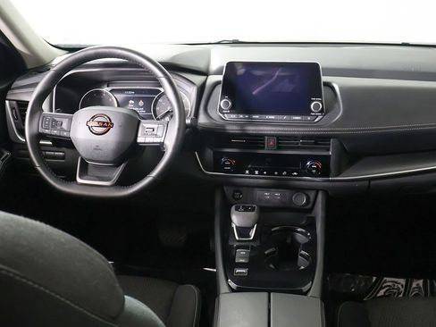 Used 2025 Nissan Rogue SV FWD image 31