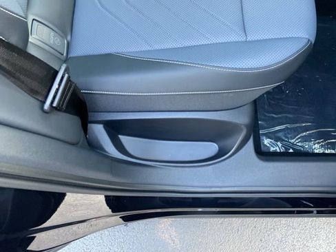 New 2025 Volkswagen Tiguan SE image 55