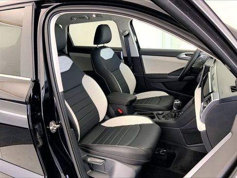 New 2026 Volkswagen Taos SEL image 9