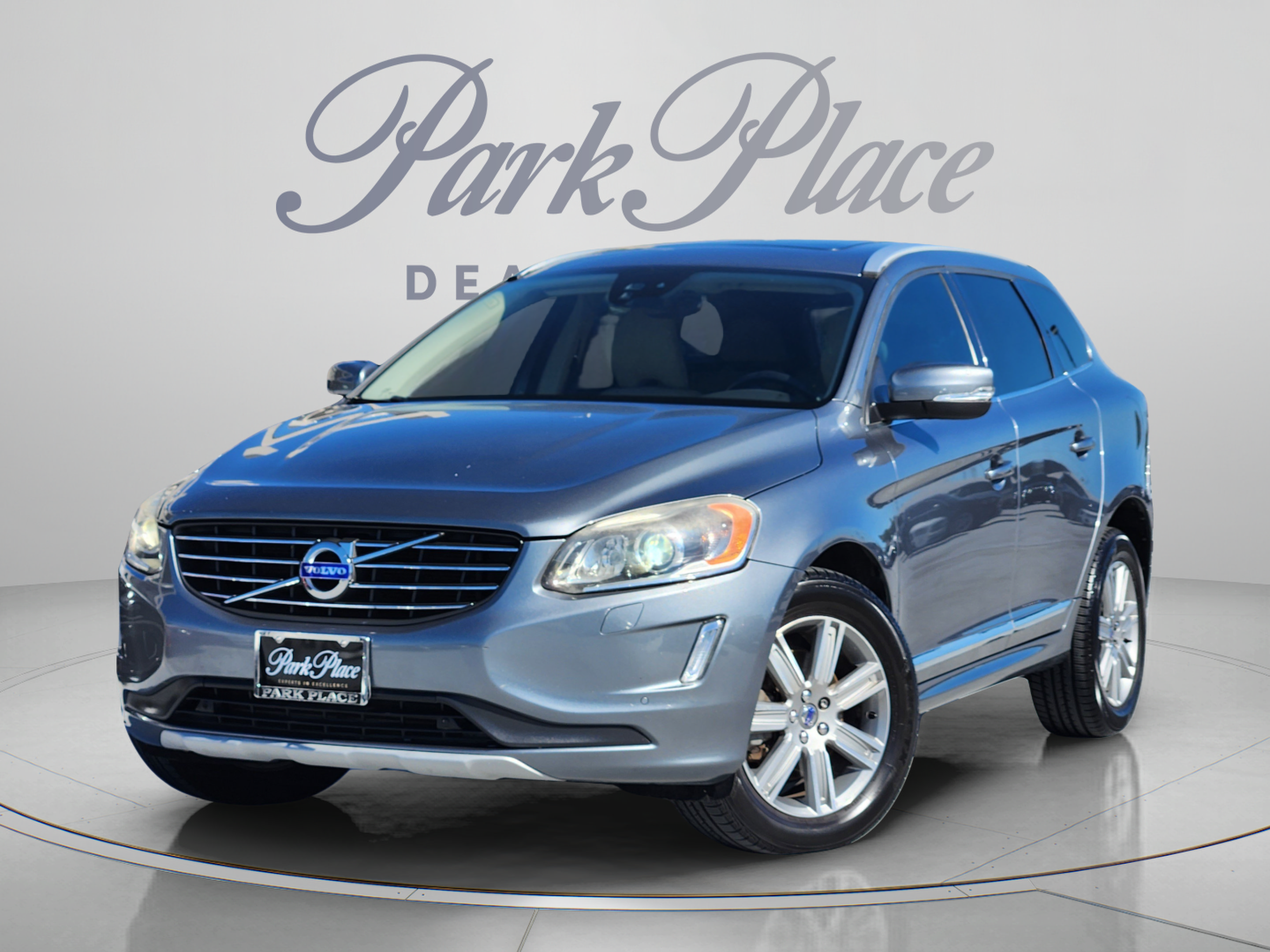 Used 2017 Volvo XC60 T5 Inscription w/ Preferred Option Package FWD image 1