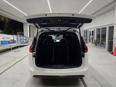 New 2026 Chrysler Pacifica Limited w/ S Appearance Package AWD/4WD image 38