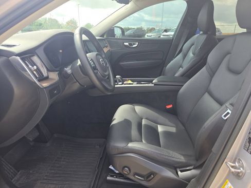 Used 2023 Volvo XC60 B5 Plus w/ Climate Package FWD image 9
