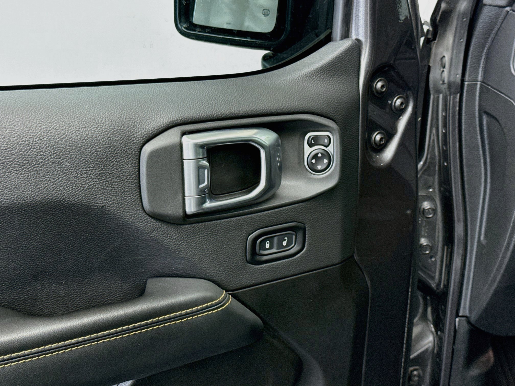 Used 2025 Jeep Gladiator Sport AWD/4WD image 15