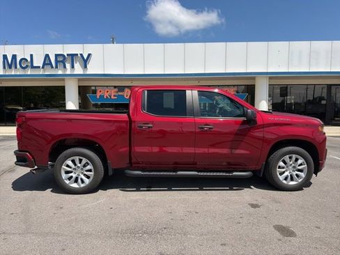 Used 2020 Chevrolet Silverado 1500 Custom w/ Custom Value Package RWD image 3