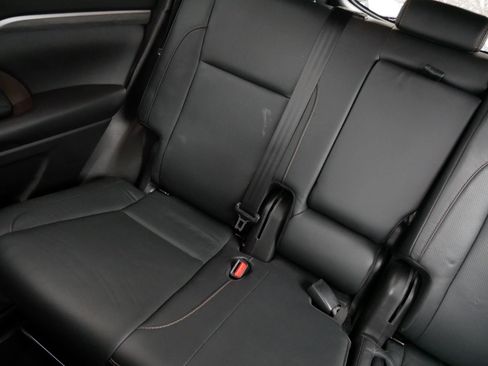 Used 2018 Toyota Highlander Limited AWD/4WD image 12