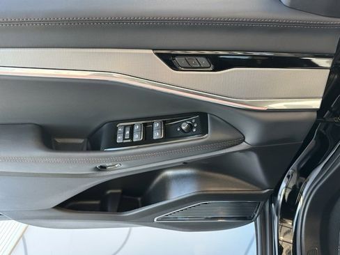 Used 2025 Jeep Wagoneer S Launch Edition image 21