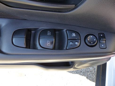 Used 2023 Nissan Kicks S FWD image 19