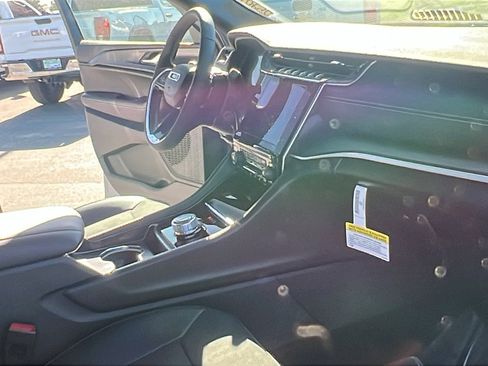 New 2025 Jeep Grand Cherokee Altitude w/ Trailer Tow Package image 11