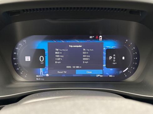 Used 2025 Volvo XC40 B5 Plus AWD/4WD image 13