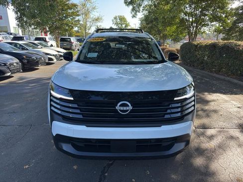 New 2026 Nissan Kicks SV w/ SV Premium Package image 2