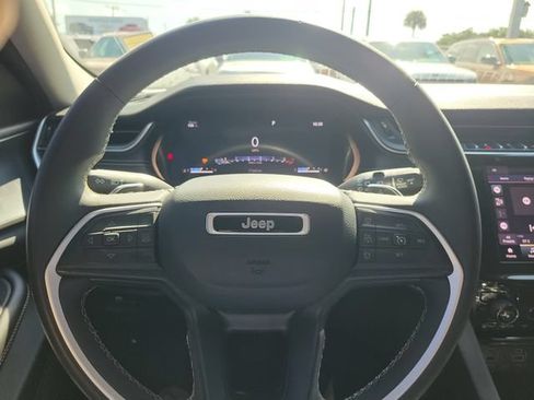 Used 2023 Jeep Grand Cherokee L Laredo RWD image 20