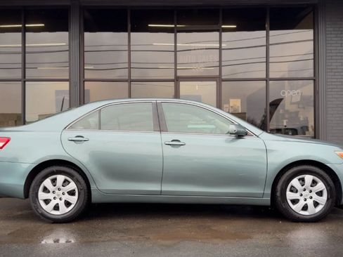Used 2010 Toyota Camry FWD image 2