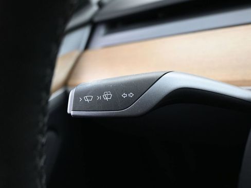 Used 2024 Tesla Model Y Long Range AWD/4WD image 20