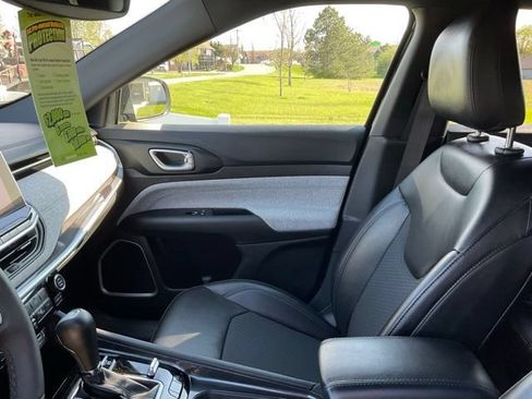 Used 2023 Jeep Compass Latitude w/ Convenience Group AWD/4WD image 13