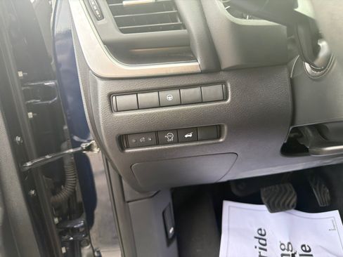 Used 2024 Nissan Rogue SV FWD image 19