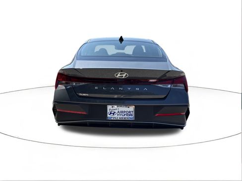 Certified 2024 Hyundai Elantra SE image 4