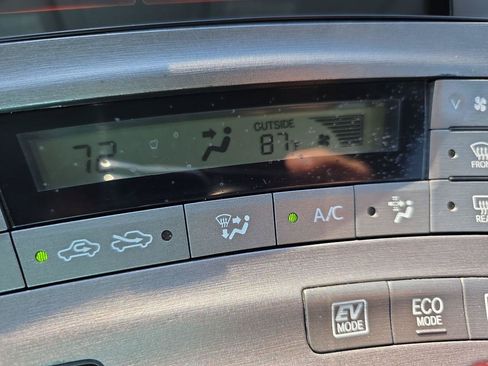 Used 2014 Toyota Prius Two FWD image 24