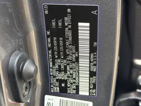 Used 2023 Toyota Highlander XLE AWD/4WD image 36