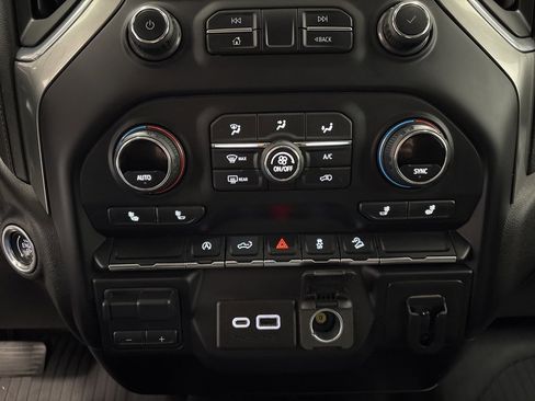 Used 2020 Chevrolet Silverado 1500 RST image 26