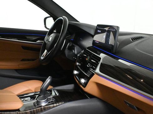 Certified 2022 BMW 530i xDrive w/ Convenience Package image 32