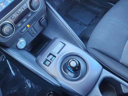 Used 2025 Nissan Leaf S image 24