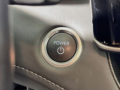 Used 2025 Toyota Highlander XLE AWD/4WD image 23