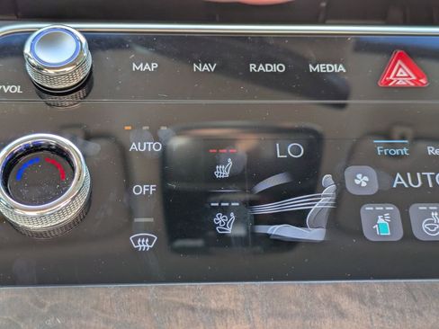 Used 2025 Genesis GV80 3.5T Advanced AWD/4WD image 24