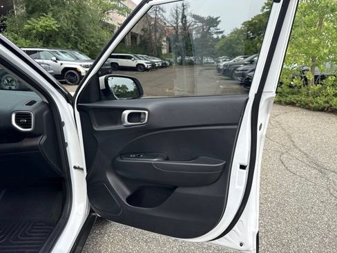 Used 2024 Hyundai Venue SEL FWD image 35