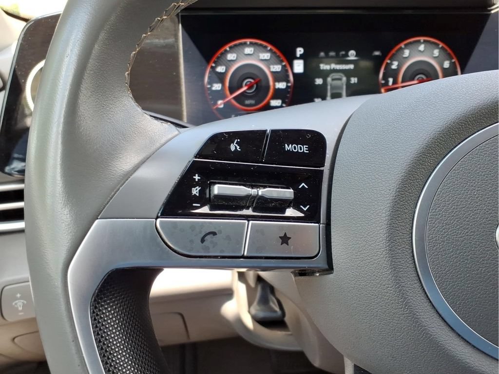 Used 2025 Hyundai Elantra SEL FWD image 12