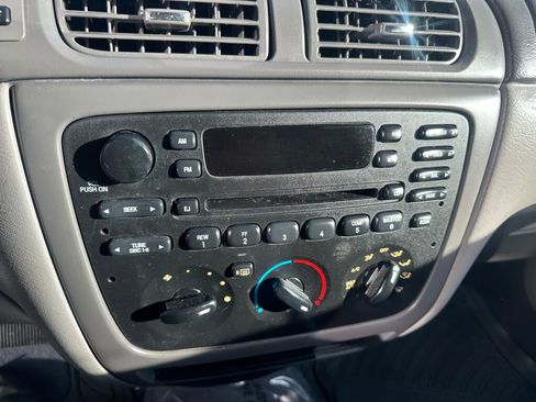 Used 2005 Ford Taurus SE image 17