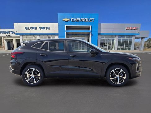 New 2026 Chevrolet Trax RS w/ Sunroof Package image 6