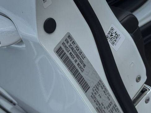 Used 2025 Jeep Compass Trailhawk image 28