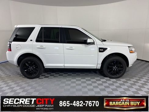 Used 2014 Land Rover LR2 image 8