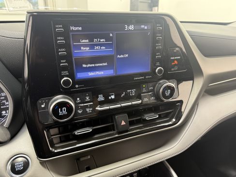 Used 2021 Toyota Highlander XLE FWD image 26