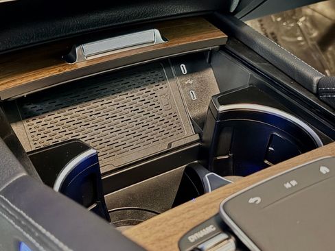 Used 2025 Mercedes-Benz GLS 450 4MATIC image 31