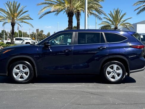 Used 2023 Toyota Highlander LE AWD/4WD image 6