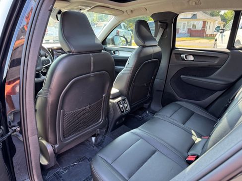 Used 2020 Volvo XC40 T5 Momentum image 13