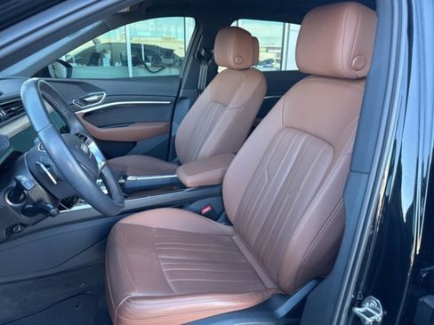 Used 2024 Audi Q8 e-tron Premium Plus image 11