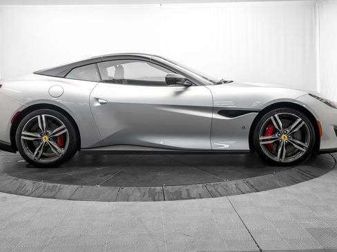 Used 2019 Ferrari Portofino RWD image 16