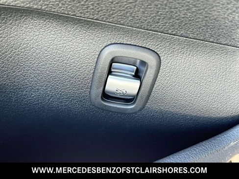 Used 2025 Mercedes-Benz C 300 4MATIC Sedan image 23