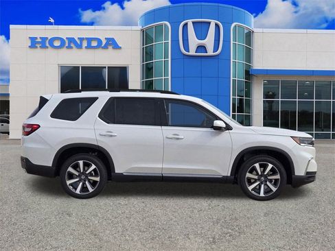New 2025 Honda Pilot Touring image 2